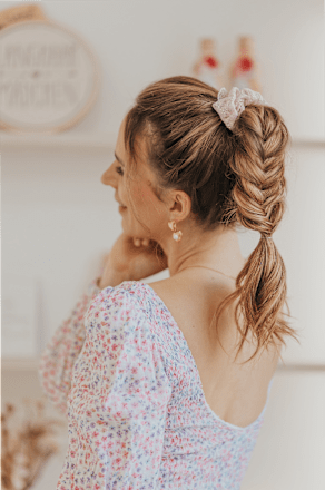 Scrunchie Spitze Langhaarmädchen