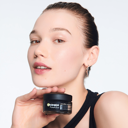 Zmatňujúci denný pleťový krém AHA + BHA Charcoal 3v1 GARNIER PureActive