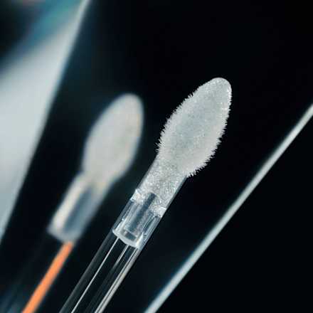 lesk na rty Diamond Glaze 010 Bubbles CATRICE