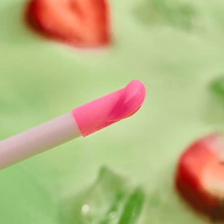 Lipgloss Love You So Matcha 01 It's A Match-a! essence