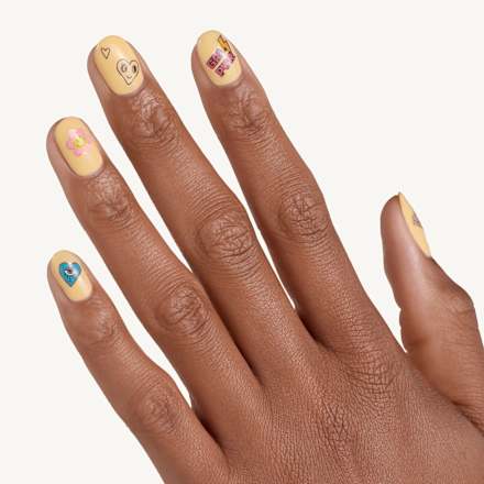 Call me QUEEN! nail sticker essence