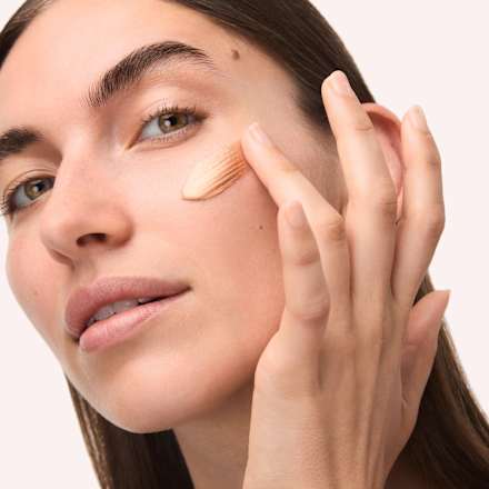 podkladová báze Bronze Glow Grip 010 Sun Glazed CATRICE