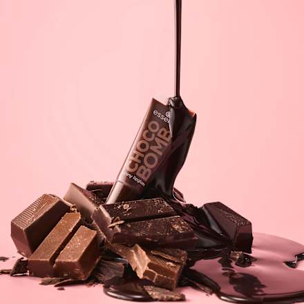 Lesk na rty Choco Bomb 01 Chocoholic esence