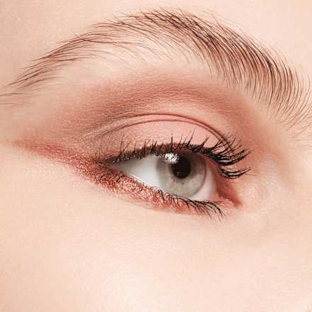 The ROSE edition eyeshadow palette 20 essence