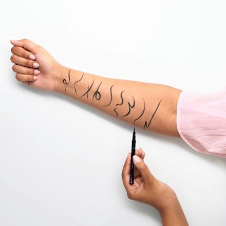 Eyeliner Super Fine Liner Pen 01 essence