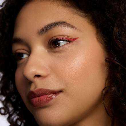 Eyeliner matowy Calligraph Artist Matte Liner 080 Bloody Mary CATRICE