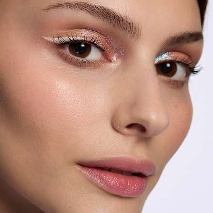 Eyeliner matowy Calligraph Artist Matte Liner 070 Snow White CATRICE