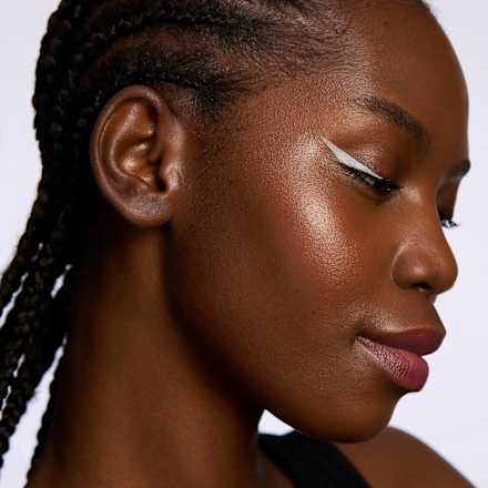 Eyeliner matowy Calligraph Artist Matte Liner 070 Snow White CATRICE