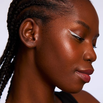 Eyeliner matowy Calligraph Artist Matte Liner 070 Snow White CATRICE