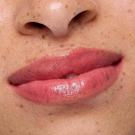 Pomadka nawilżająca do ust Hydrating Nude Lipstick 303 Delicate essence