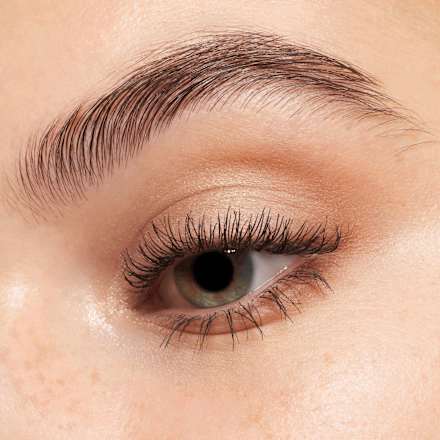 the NUDE edition eyeshadow palette 10 essence