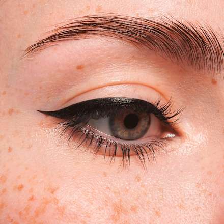 oční linky voděodolné Calligraph Pro Precise 010 Intense Black CATRICE