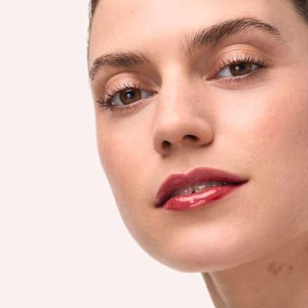 Olej na pery Colour Cushion - 040 Crimson Crush CATRICE
