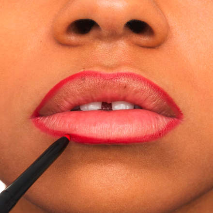 tužka na rty 8h matte comfort 07 Classic Red essence