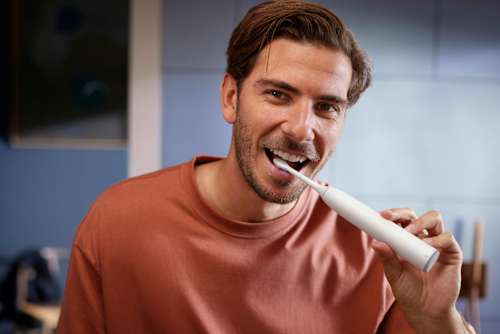 elektrický zubní kartáček 6100 HX7400/02 bílý Philips Sonicare