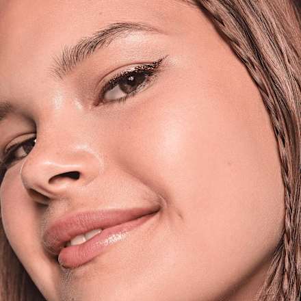 Eyeliner Liquid Colour It! Metallic 01 Burnished Bronze essence