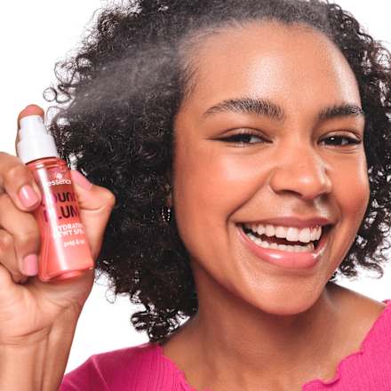 Fixačný sprej Bouncy Plump Hydrating Dewy Spray essence