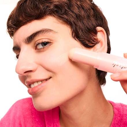 make-up v tyčince 50 essence