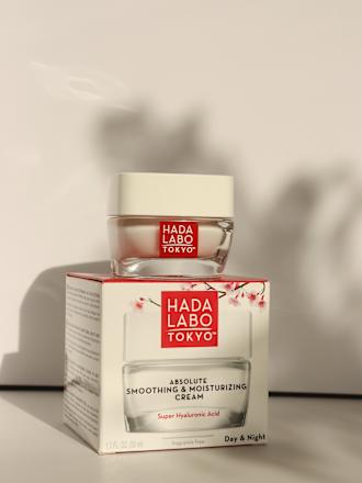 Dnevna in nočna vlažilna krema Absolute Smoothing & Moisturizing Cream HADA LABO TOKYO