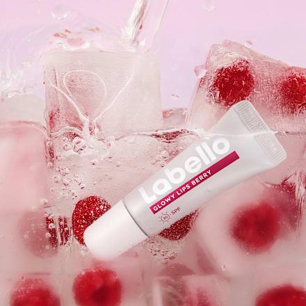 Tónovací balzam na pery Glowy Lips Berry SPF 30  Labello