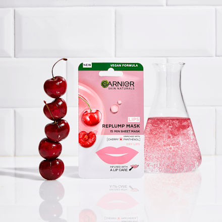 vyplňující textilní maska na rty třešeň & panthenol GARNIER SKIN NATURALS