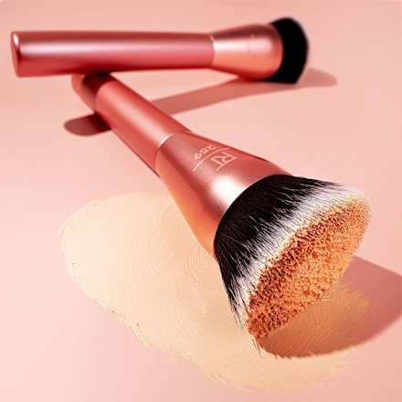 Foundationpinsel Glow Round Base Makeup Brush 259 REAL TECHNIQUES