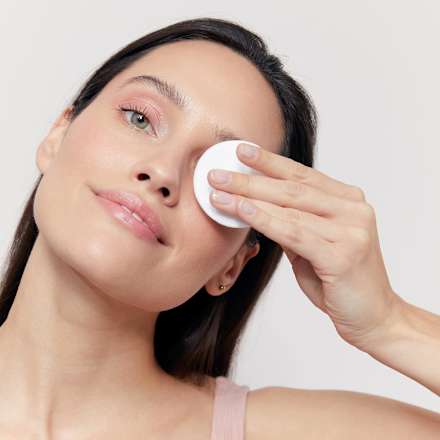 Dvojfázový odličovač očí a make-upu Rose Touch NIVEA