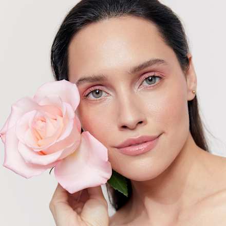 Dvojfázový odličovač očí a make-upu Rose Touch NIVEA