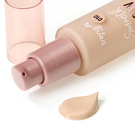 Smooth GLOW FLUID FILTER  tečni puder - 010 trend !t up