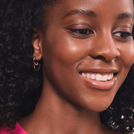 Żelowy eyeliner Satin Blend Gel Eyeliner 05 Rich Burgundy essence