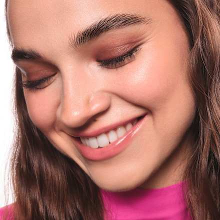 Żelowy eyeliner Satin Blend Gel Eyeliner 05 Rich Burgundy essence