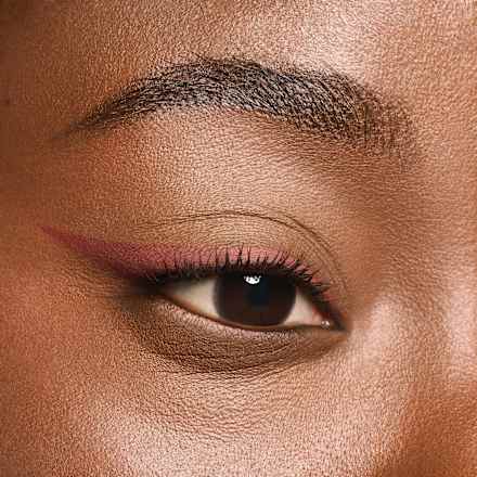 Żelowy eyeliner Satin Blend Gel Eyeliner 05 Rich Burgundy essence