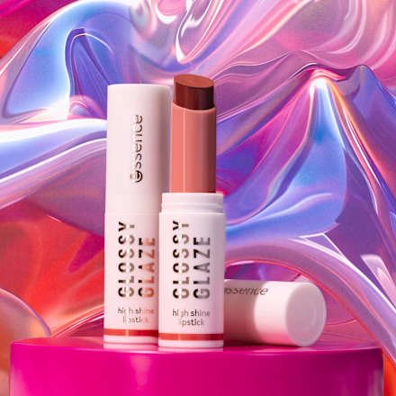 Pomadka do ust Glossy Glaze High Shine Lipstick 05 Maple Me Crazy essence