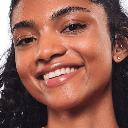 Pomadka do ust Satin Glow 01 Whole Latte Love  essence