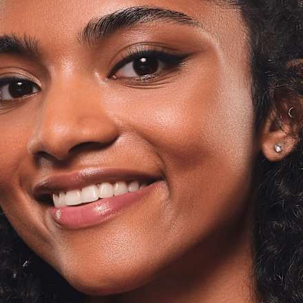 Żelowy eyeliner Satin Blend Gel Eyeliner 01 Pure Black essence