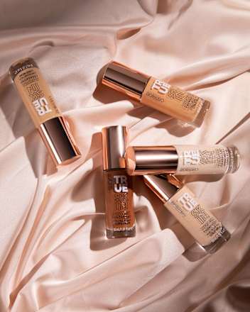 Foundation True Skin Hydrating 002 Neutral Ivory  CATRICE