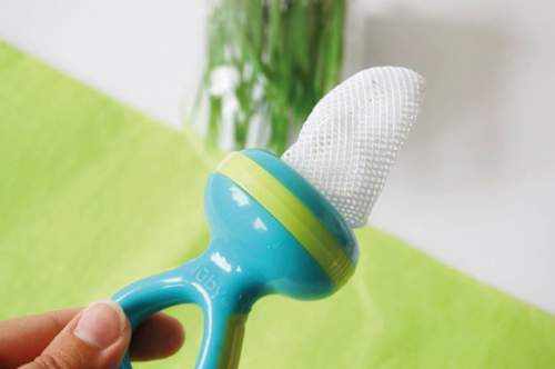 Fruchtsauger mit Schutzkappe, aqua Nûby