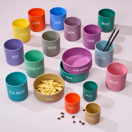 Lieblingsbecher aus Porzellan "MOM", lavendel (300 ml) DESIGN LETTERS