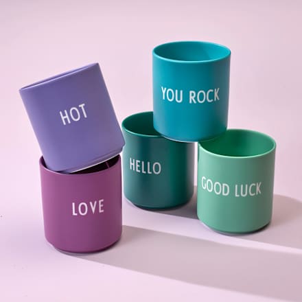 Lieblingsbecher aus Porzellan "LOVE", lila (300 ml) DESIGN LETTERS