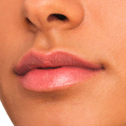 Pomadka do ust Glossy Glaze High Shine Lipstick 02 On Cloud Nude essence