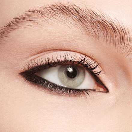 Kredka do oczu Long-Lasting Eye Pencil 01 Black Fever essence