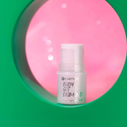 Rozświetlacz w sztyfcie Baby Got Diamond highlighter stick essence