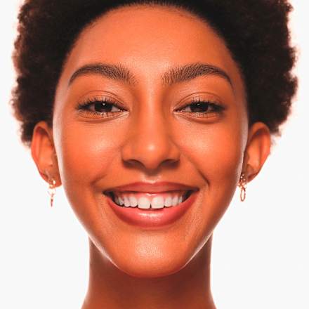 Kredka do ust line n' Stain! Tattoo Lip Liner 02 Must Have Brown essence