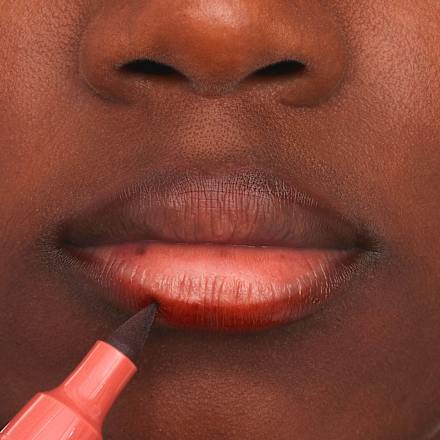 Kredka do ust line n' Stain! Tattoo Lip Liner 02 Must Have Brown essence