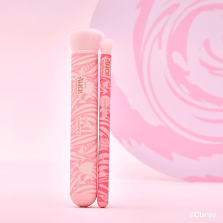 Disney Alice In Wonderland Buffer četkica za puder - 01 Simply Me essence