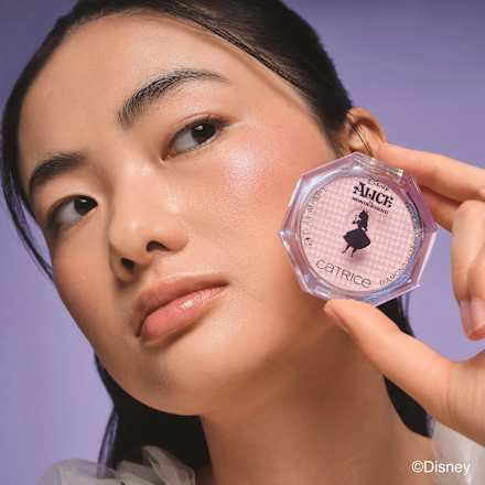 Highlighter Disney Alice in Wonderland Diamond Haze C01 Dream Bigger CATRICE
