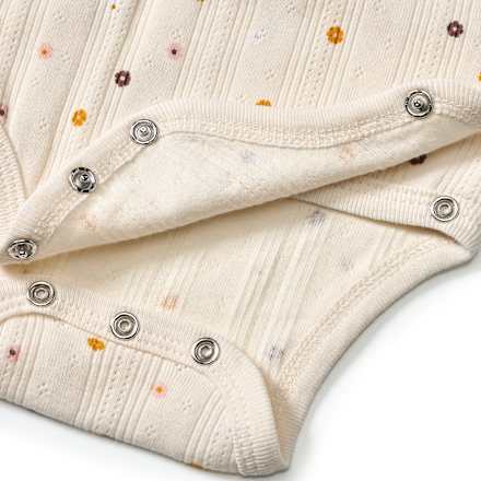 Wickelbody mit Ajour-Struktur & Blumen-Muster, beige, Gr. 50/56 ALANA