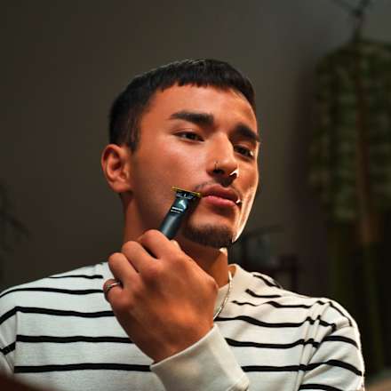 Holiaci strojček na tvár OneBlade QP1424 Black Limited Edition PHILIPS OneBlade