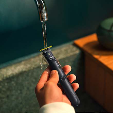 Holiaci strojček na tvár OneBlade QP1424 Black Limited Edition PHILIPS OneBlade