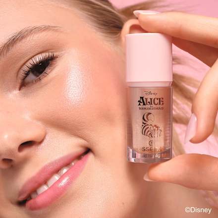 Tekutý rozjasovač Alice in Wonderland - 01 Grin & Glow! essence